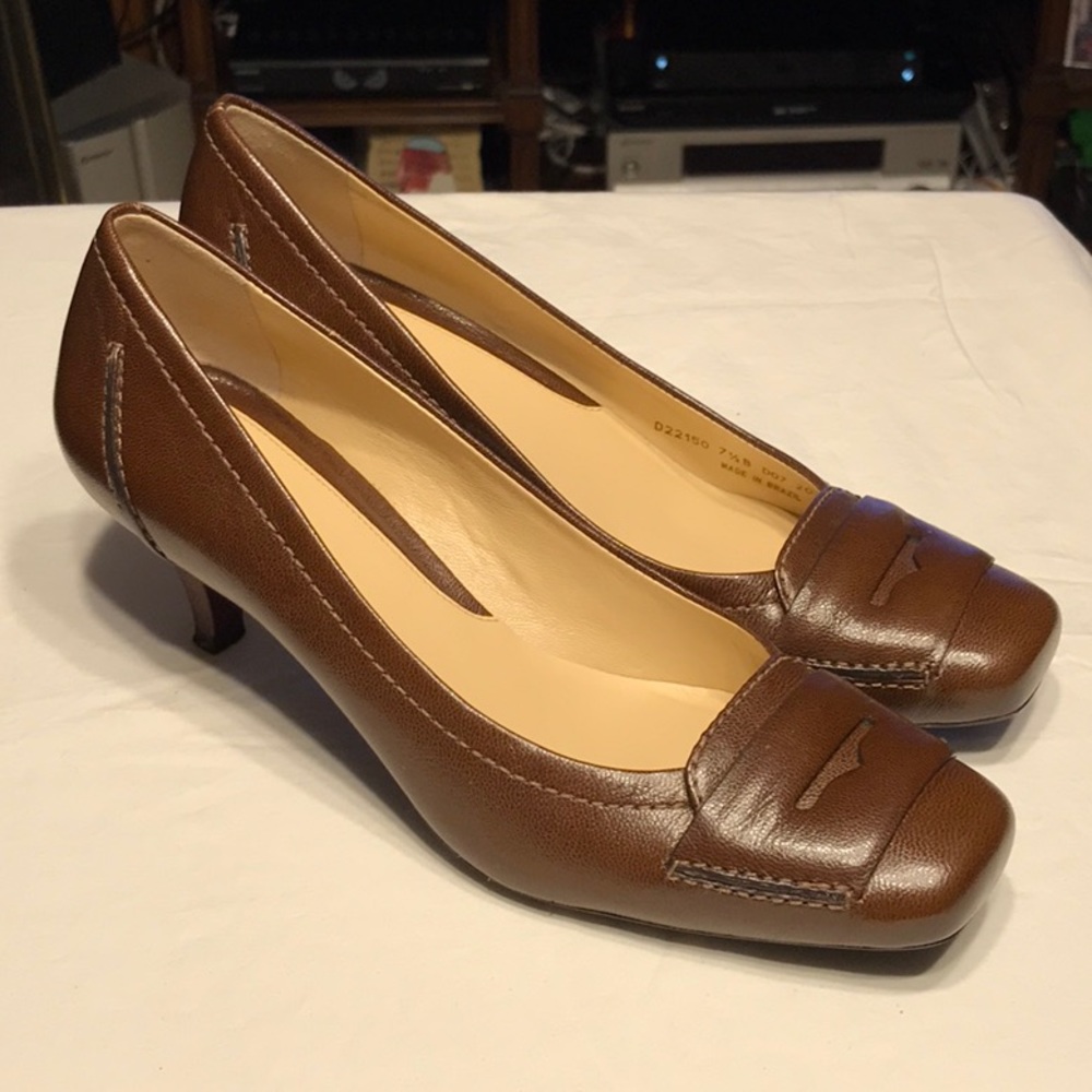 COLE HAAN BROWN SHOES! Dress up or down 🟤